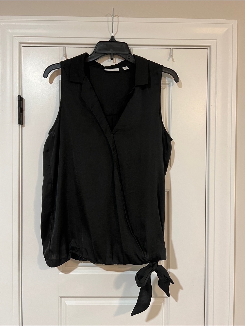 New York & Company Black Sleeveless Tie-Hem Camisole